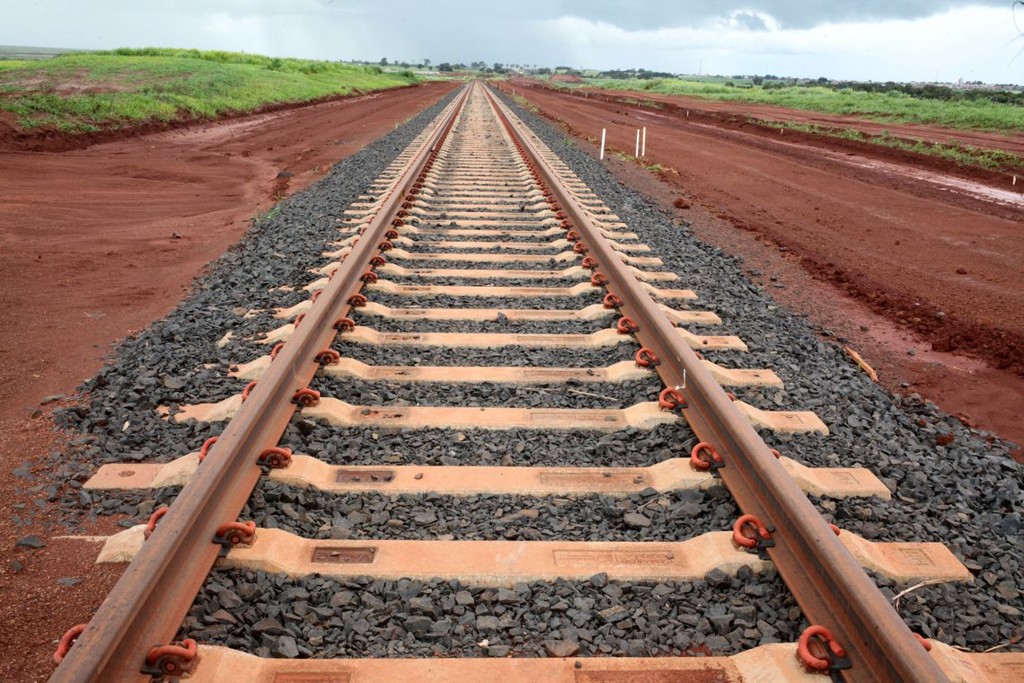 Trilhos de uma ferrovia. Fonte: Gazeta do Povo.