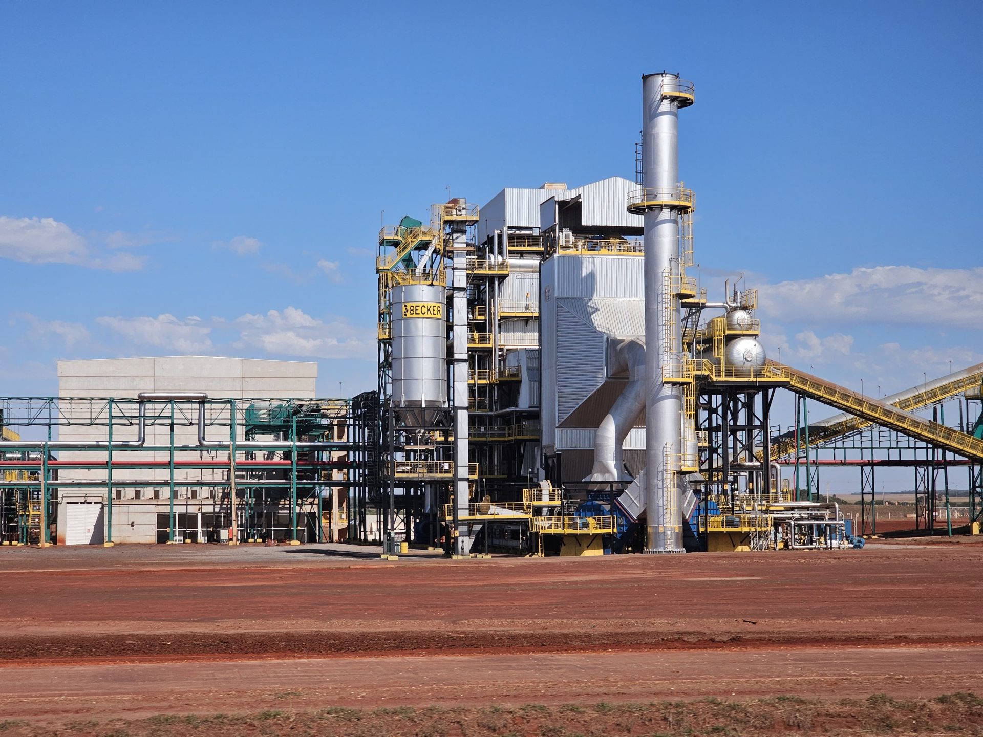 Usina de etanol de milho em Maracaju - MS. Fonte: Semadesc