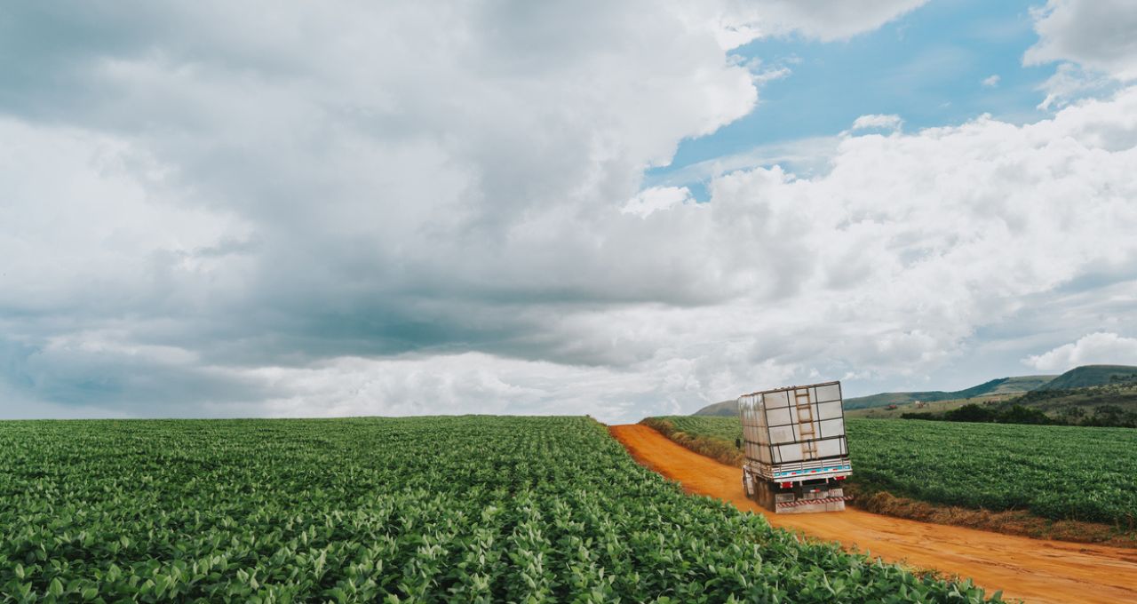 Entrega de fertilizantes. Fonte: iStock via MoneyTimes