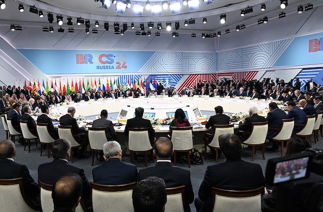 Cúpula ampliada do BRICS em reunião na Rússia em 2024. Fonte: Revista Movimento